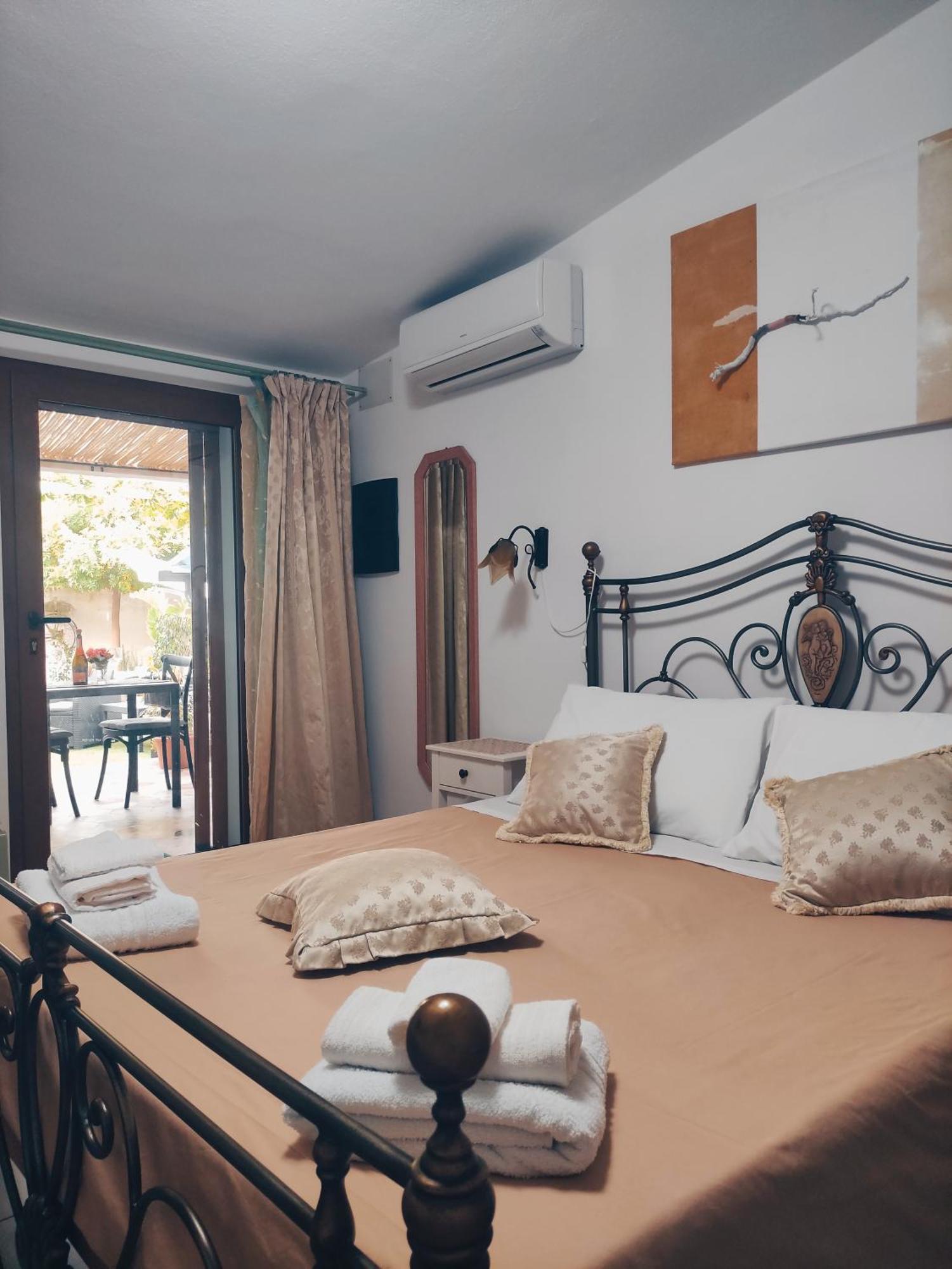 Apartamento La Casa Del Glicine Marrùbiu Exterior foto