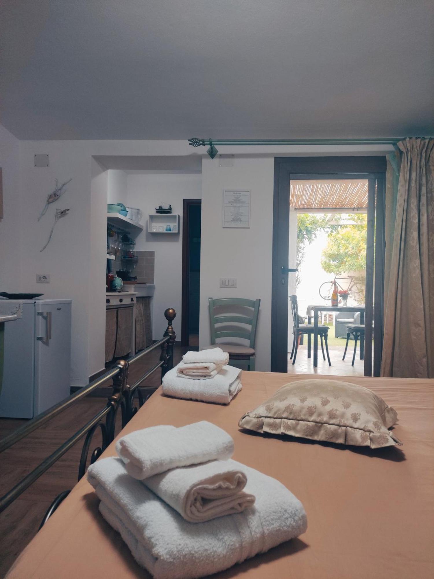 Apartamento La Casa Del Glicine Marrùbiu Exterior foto